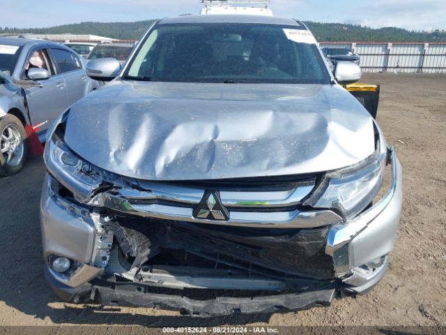 JA4AZ3A32JJ003072 Mitsubishi Outlander Se