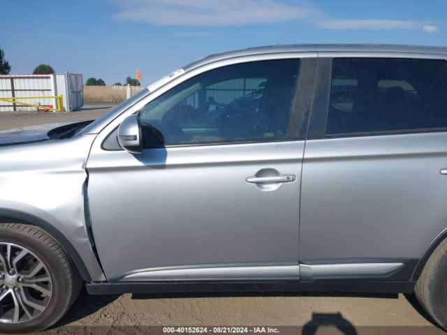 JA4AZ3A32JJ003072 Mitsubishi Outlander Se