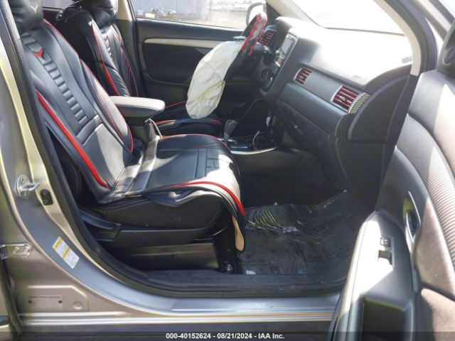 JA4AZ3A32JJ003072 Mitsubishi Outlander Se