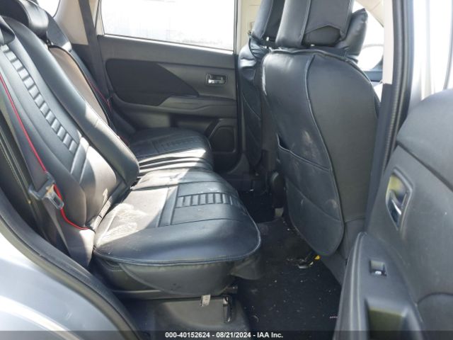 JA4AZ3A32JJ003072 Mitsubishi Outlander Se