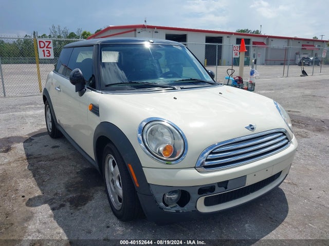 2010 MINI COOPER WMWMF3C56ATZ64723 Photo 0