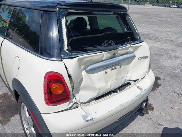 2010 MINI COOPER WMWMF3C56ATZ64723 Photo 5