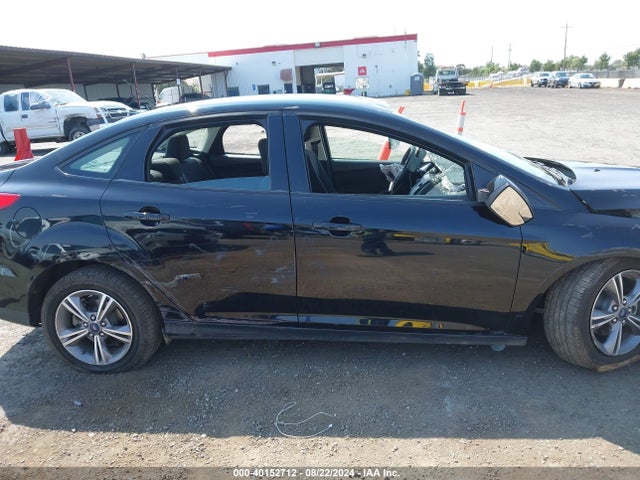 Ford FOCUS SE 2018 1FADP3FE5JL261048 Image 14