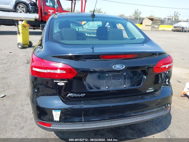 Ford FOCUS SE 2018 1FADP3FE5JL261048 Image 17