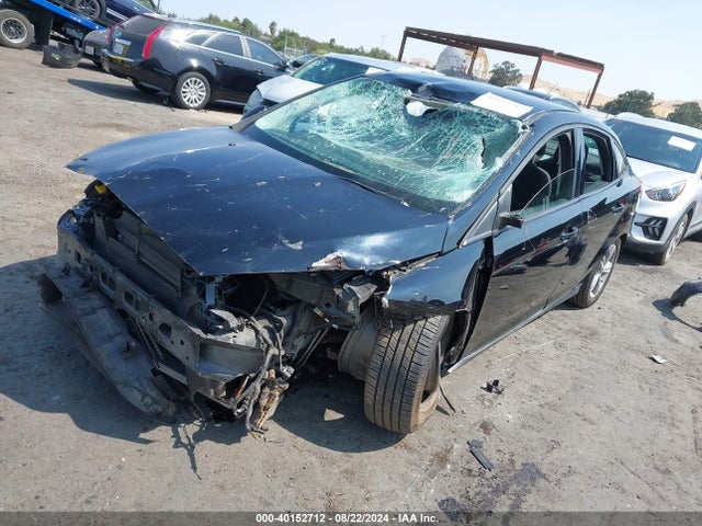 Ford FOCUS SE 2018 1FADP3FE5JL261048 Image 2