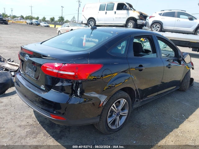 Ford FOCUS SE 2018 1FADP3FE5JL261048 Image 4