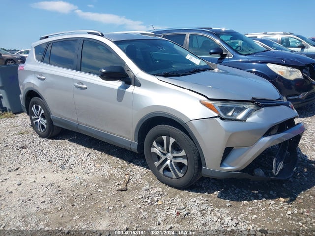 Toyota RAV4 LE 2018 JTMZFREV9JJ194389 головне зображення