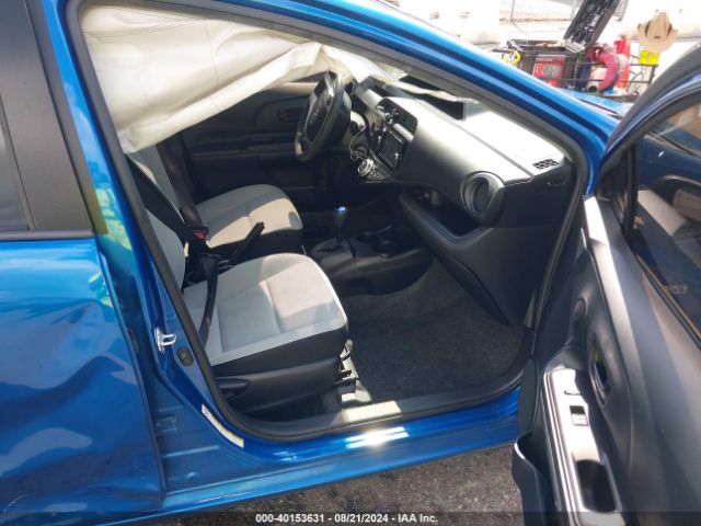 JTDKDTB37F1581859 Toyota Prius C One