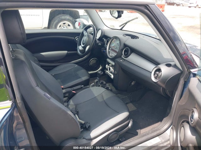 2009 MINI COOPER WMWMF33519TW76460 Photo 4