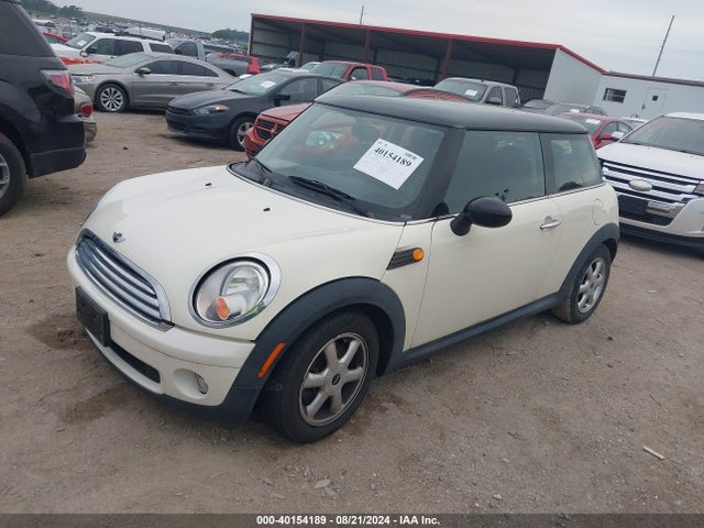 2009 MINI COOPER WMWMF335X9TU70926 Photo 1