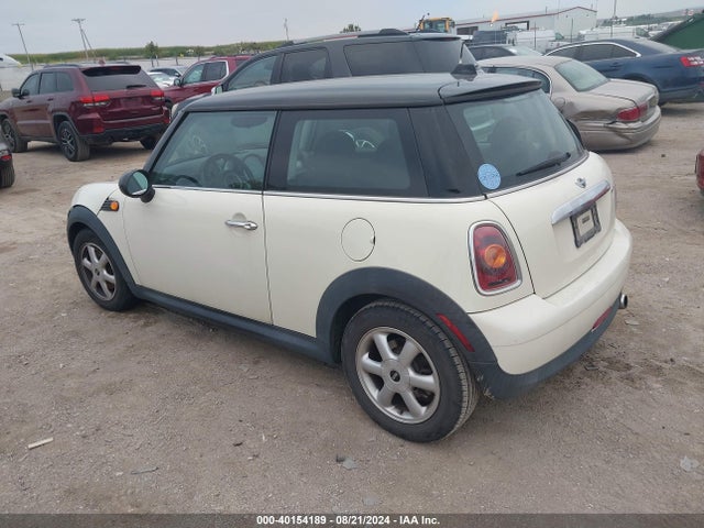 2009 MINI COOPER WMWMF335X9TU70926 Photo 2