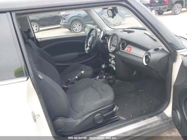 2009 MINI COOPER WMWMF335X9TU70926 Photo 4