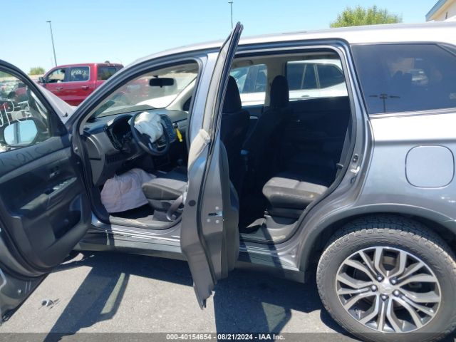 JA4AZ3A39JJ002999 Mitsubishi Outlander Es