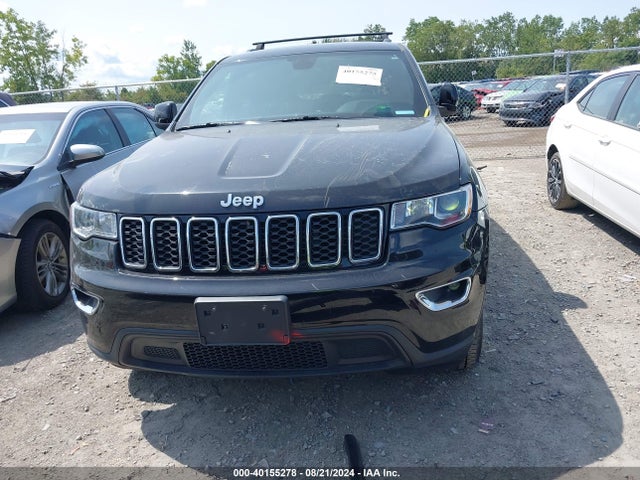 1C4RJFAG8JC319875 Jeep Grand Cherokee Laredo E 4x4