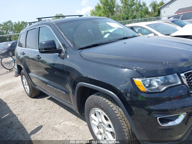 1C4RJFAG8JC319875 Jeep Grand Cherokee Laredo E 4x4