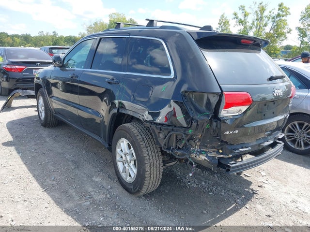 1C4RJFAG8JC319875 Jeep Grand Cherokee Laredo E 4x4