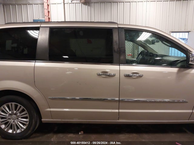 2C4RC1CG7GR188433 Chrysler Town & Country Touring-l Anniversary Edition