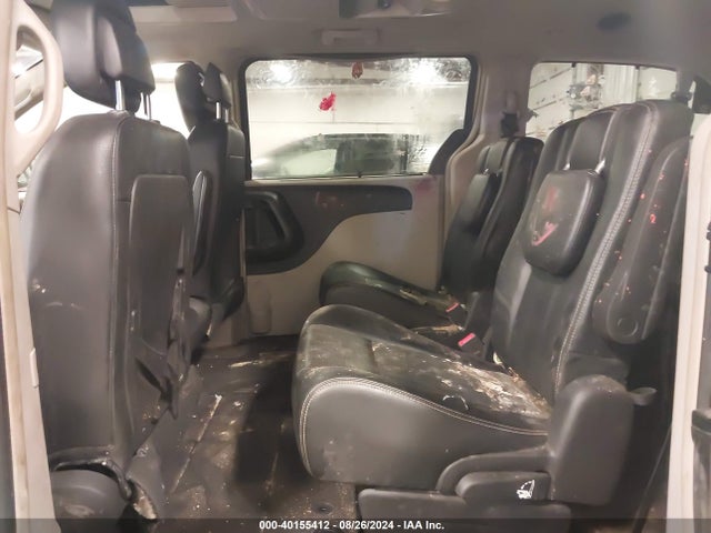 2C4RC1CG7GR188433 Chrysler Town & Country Touring-l Anniversary Edition