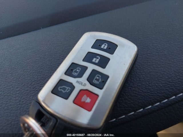 5TDYZ3DC5HS805869 Toyota Sienna Xle 8 Passenger