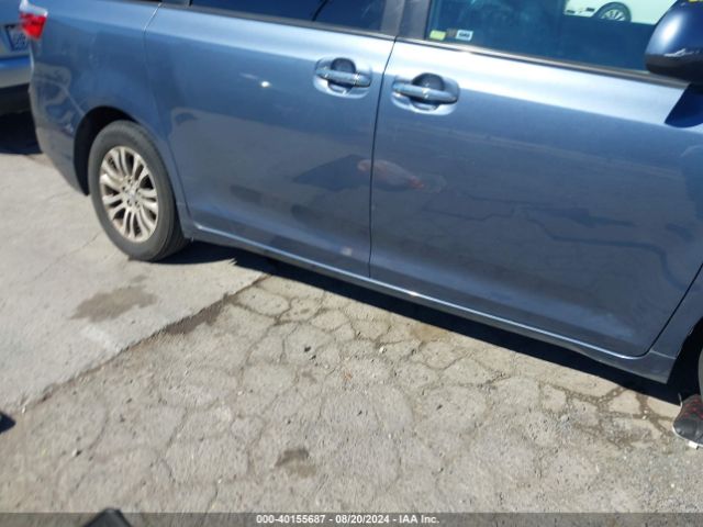 5TDYZ3DC5HS805869 Toyota Sienna Xle 8 Passenger