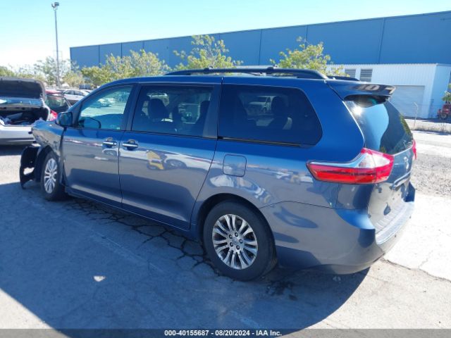 5TDYZ3DC5HS805869 Toyota Sienna Xle 8 Passenger