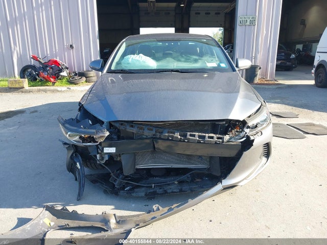 Hyundai ELANTRA SEL 2018 5NPD84LF3JH268501 Image 13