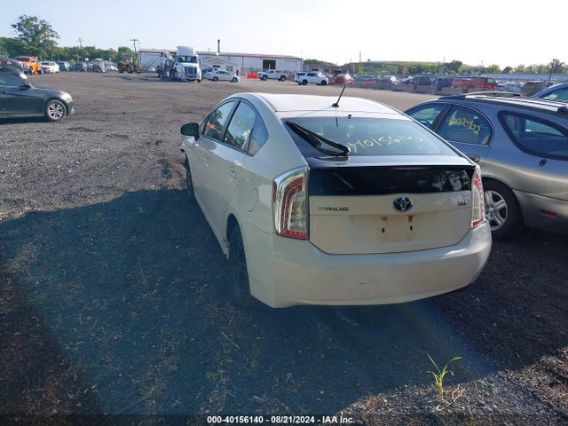 Toyota Prius Two 2014 JTDKN3DU8E1781442 Image 3
