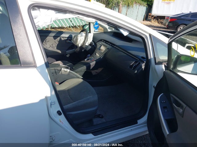 Toyota Prius Two 2014 JTDKN3DU8E1781442 Image 5