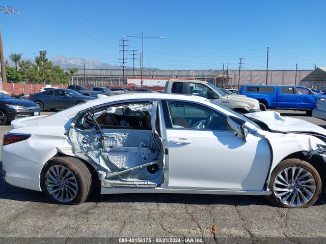 58AEA1C14RU040296 Lexus Es 300h Luxury