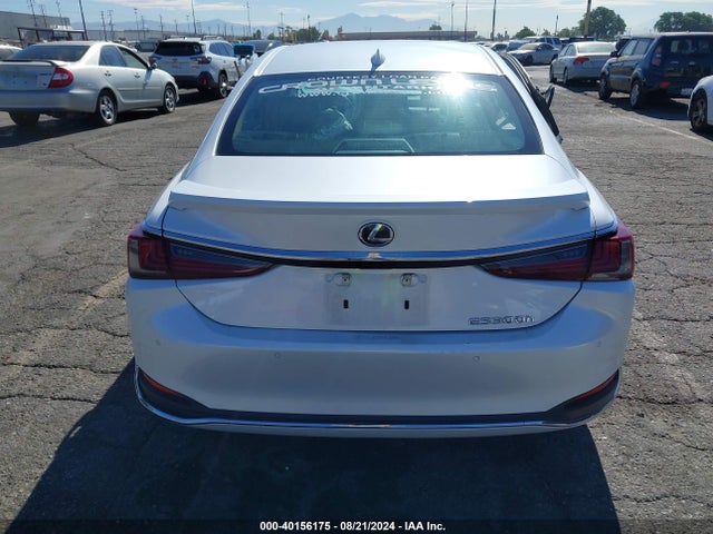 58AEA1C14RU040296 Lexus Es 300h Luxury