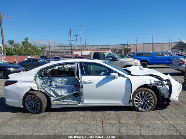 58AEA1C14RU040296 Lexus Es 300h Luxury