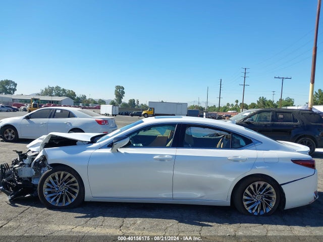 58AEA1C14RU040296 Lexus Es 300h Luxury