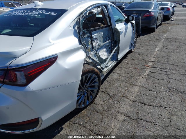 58AEA1C14RU040296 Lexus Es 300h Luxury