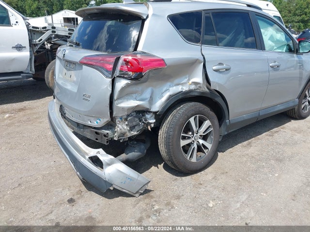 2T3RFREV4JW802076 Toyota Rav4 Xle