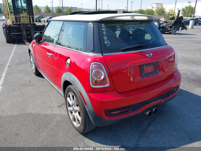 2011 MINI COOPER S WMWSV3C55BTY12847 Photo 2