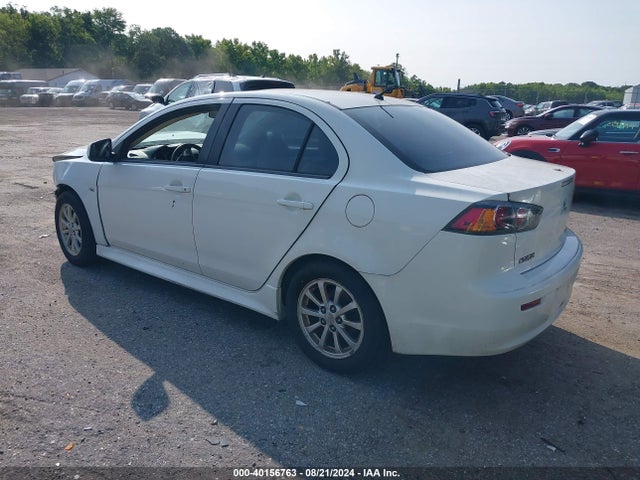 2011 MITSUBISHI LANCER JA32U2FU0BU000576 Photo 2