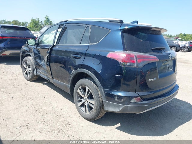 Toyota Rav4 Xle 2018 JTMRFREV5JD256692 Image 3