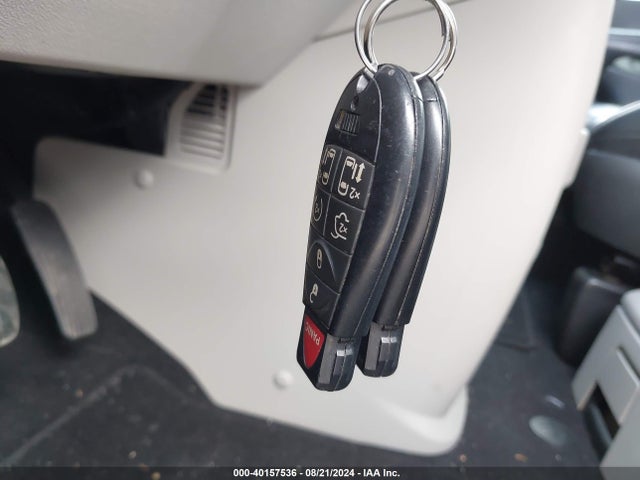 2C4RC1GG4ER169684 Chrysler Town & Country Limited
