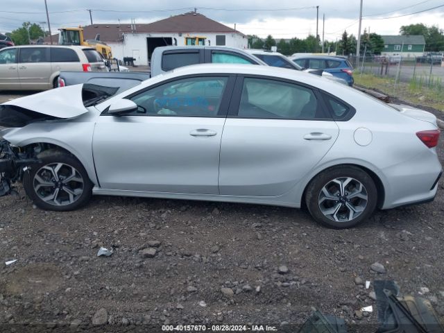 3KPF24AD7ME325965 KIA Forte Lxs