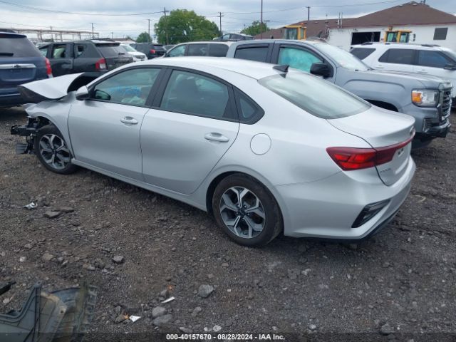 3KPF24AD7ME325965 KIA Forte Lxs