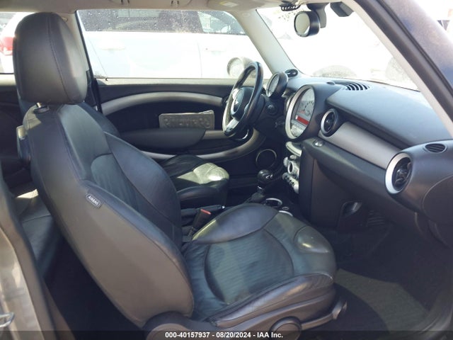 2010 MINI COOPER WMWMF3C50ATZ61493 Photo 4