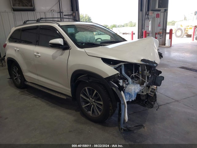 Toyota Highlander Xle 2018 5TDJZRFH5JS561322 Image 1