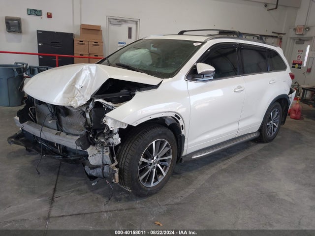 Toyota Highlander Xle 2018 5TDJZRFH5JS561322 Image 2