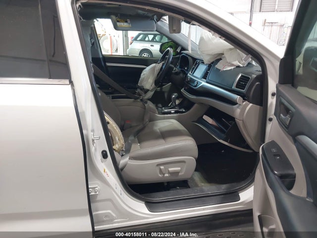 Toyota Highlander Xle 2018 5TDJZRFH5JS561322 Image 5