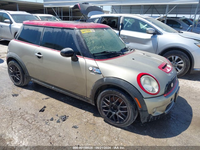 2010 MINI COOPER S WMWMF7C55ATW89823 Photo 0
