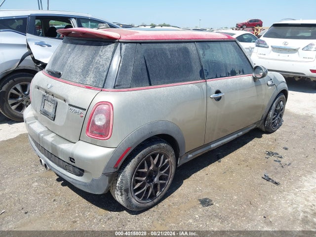 2010 MINI COOPER S WMWMF7C55ATW89823 Photo 3