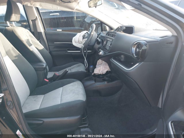 JTDKDTB31G1139001 Toyota Prius C Two