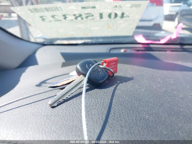 2T1BURHE0HC750811 Toyota COROLLA LE