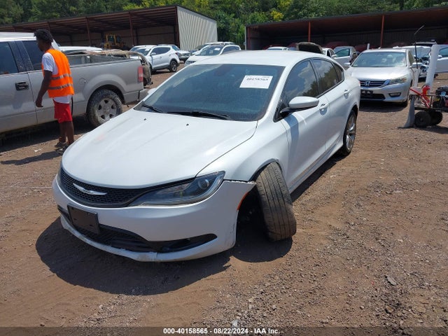 Chrysler 200 S 2015 1C3CCCDGXFN718068 Image 2