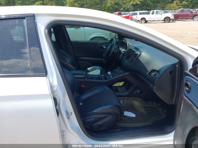 Chrysler 200 S 2015 1C3CCCDGXFN718068 Image 5